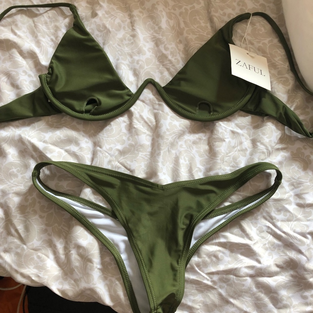 ZAFUL swimsuit! Size Large